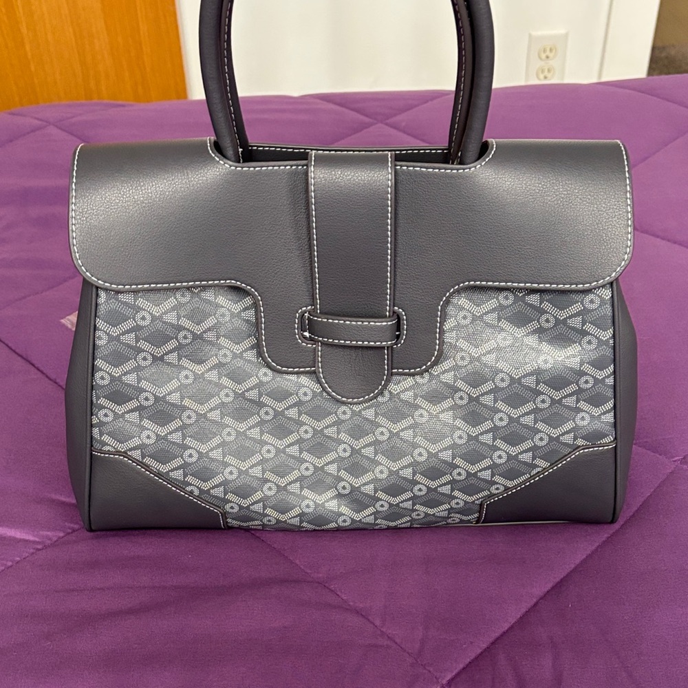 Elegant Gray Handbag